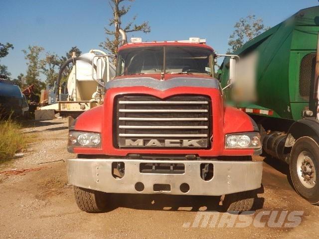 Mack GU713 شاحنات قلابة