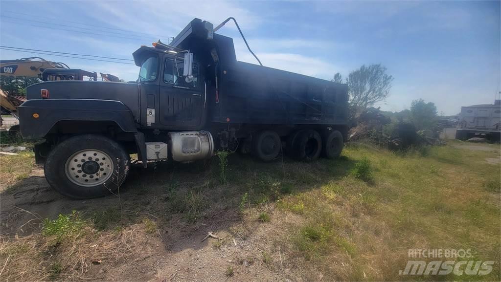 Mack RD6885 شاحنات قلابة