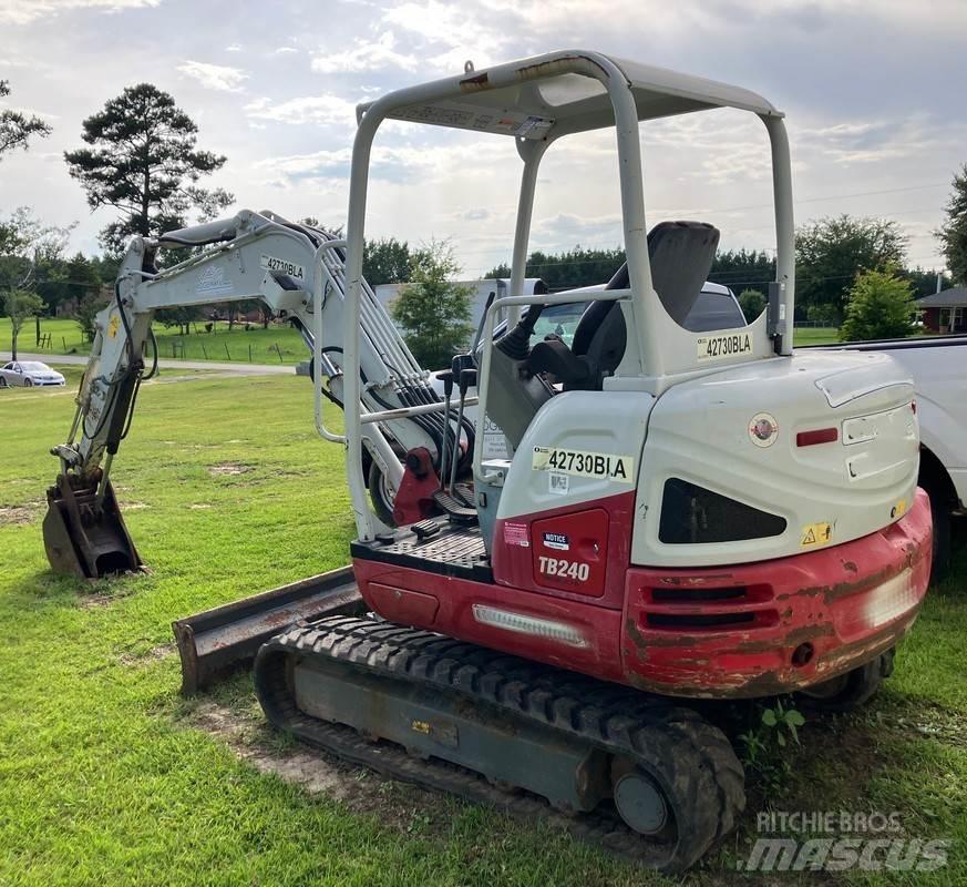 Takeuchi TB240 حفارات وسط 7 طن - 12 طن