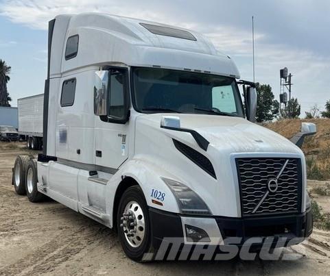 Volvo VNL64T670 وحدات الجر