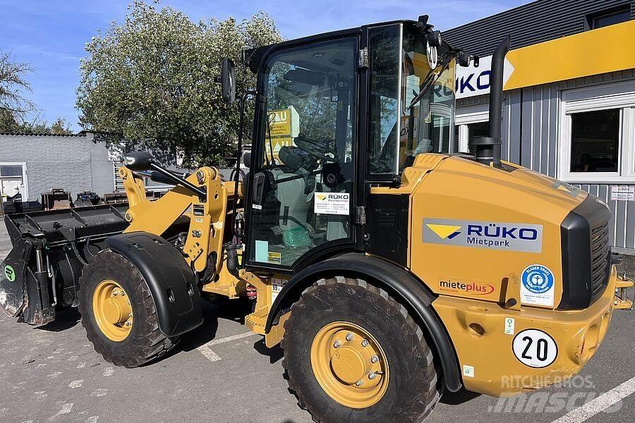 CAT 906 M لوادر بعجل