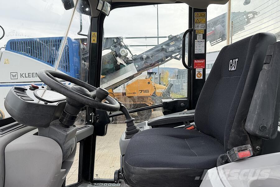 CAT 906 M لوادر بعجل