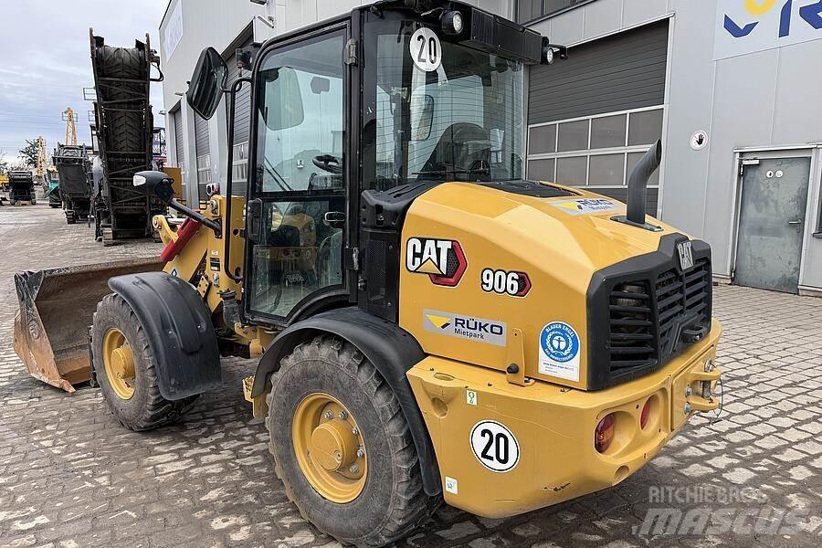 CAT 906 M لوادر بعجل