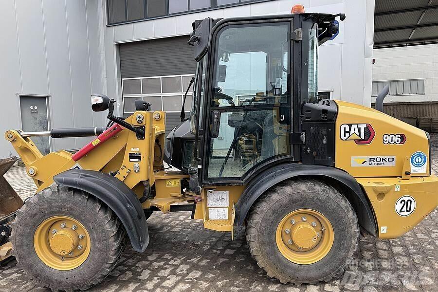 CAT 906 M لوادر بعجل