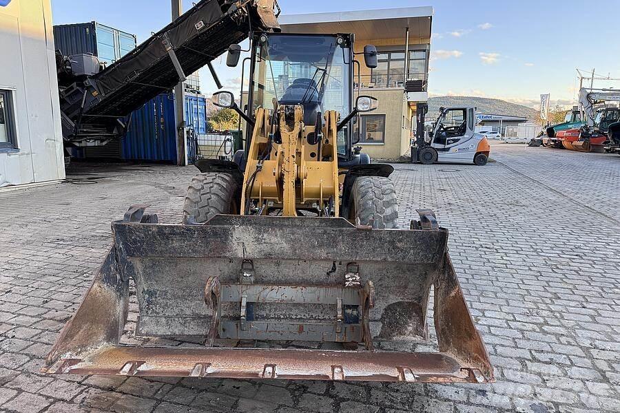 CAT 908 M لوادر بعجل