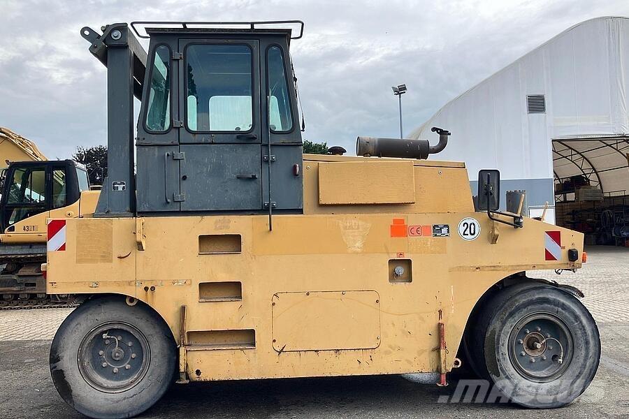 Hamm GRW 15 مداحل ذات إطارات هوائية