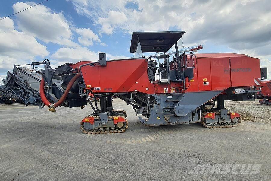 Wirtgen W 220 ماكينات الكشط البارد للأسفلت
