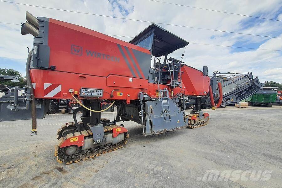 Wirtgen W 220 ماكينات الكشط البارد للأسفلت