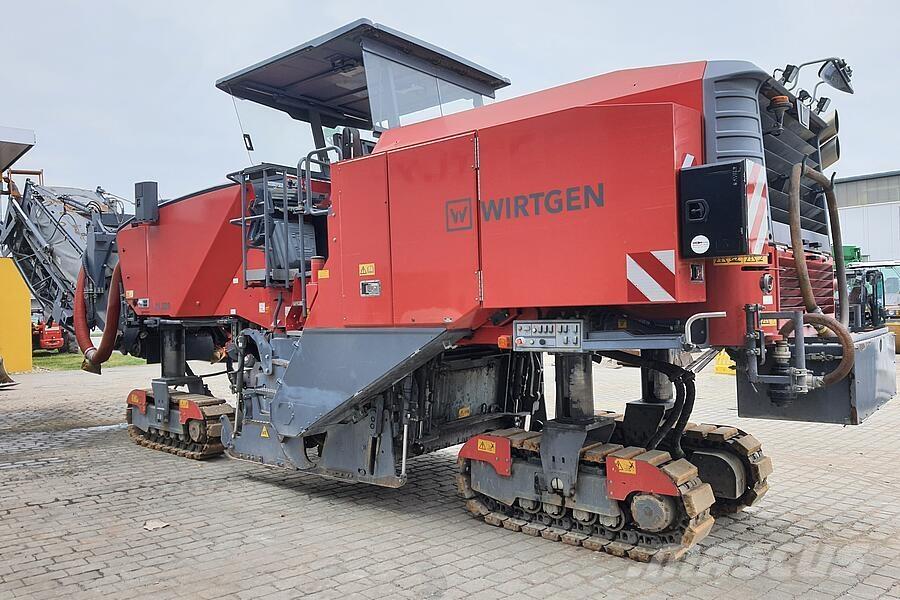 Wirtgen W 220 ماكينات الكشط البارد للأسفلت