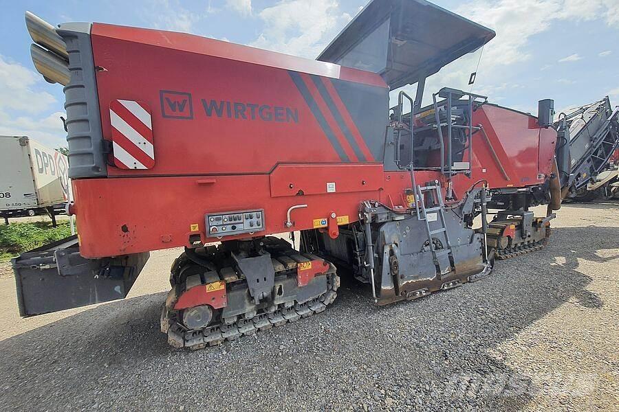 Wirtgen W 220 ماكينات الكشط البارد للأسفلت