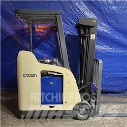 Crown RC5530C-30 شاحنات ذات رافعات شوكية تعمل بالكهرباء
