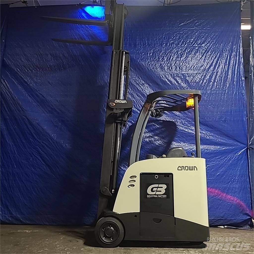 Crown RC5535-30 شاحنات ذات رافعات شوكية تعمل بالكهرباء