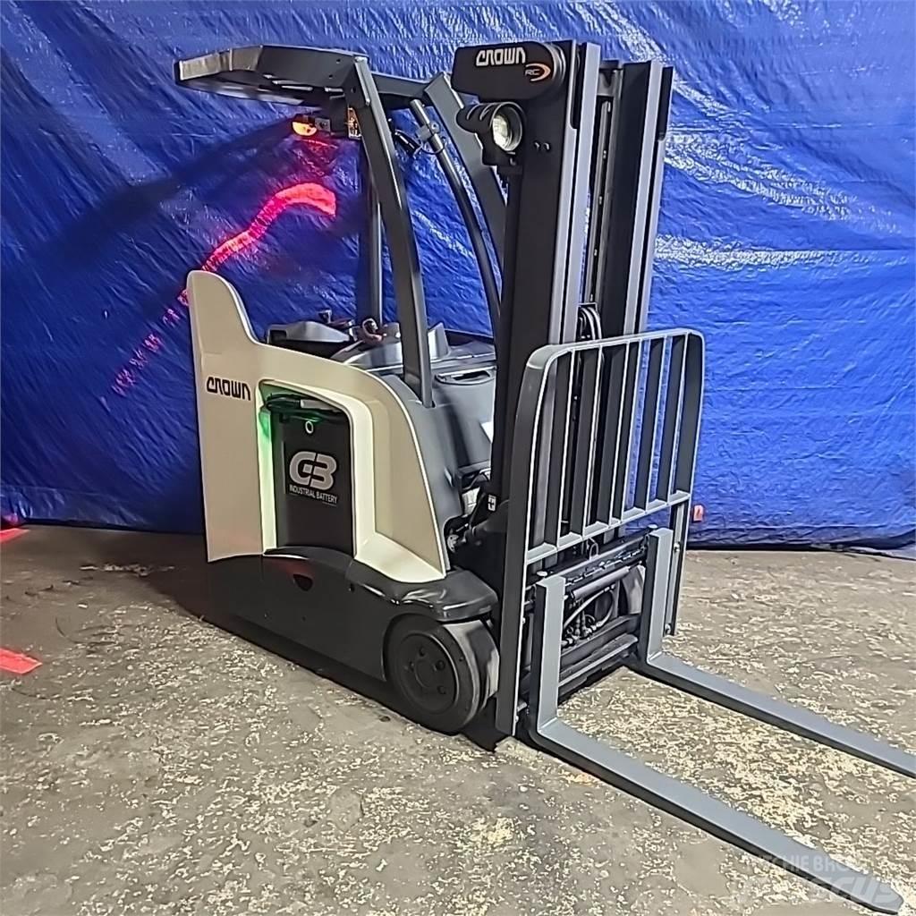 Crown RC5535-30 شاحنات ذات رافعات شوكية تعمل بالكهرباء