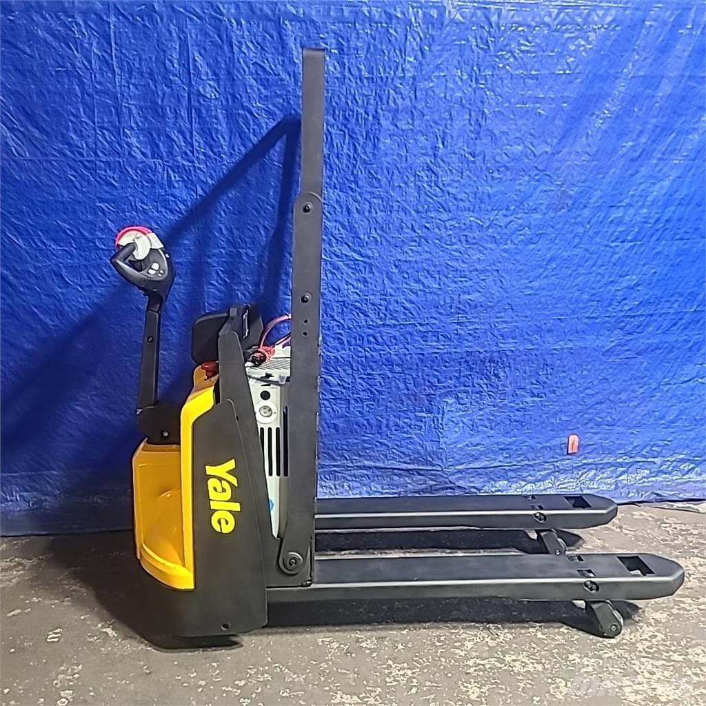 Yale MPB045VG شاحنة يدوية بمنصة نقالة