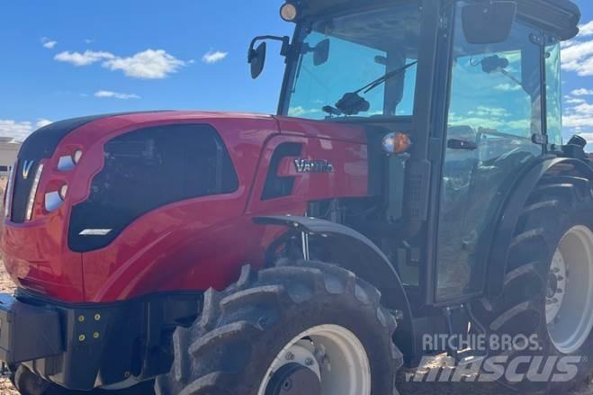 Valtra F105S الجرارات