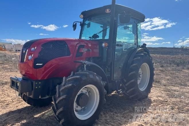 Valtra F105S الجرارات