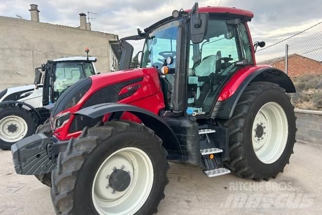Valtra N135A الجرارات