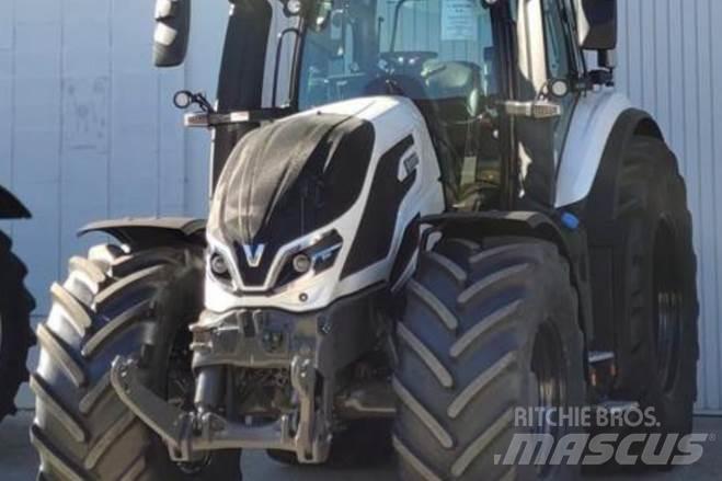Valtra Q305 الجرارات