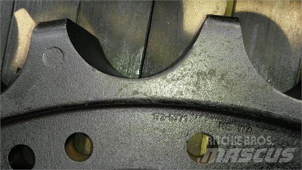 CAT 1366968 المسارات والسلاسل والهيكل السفلي