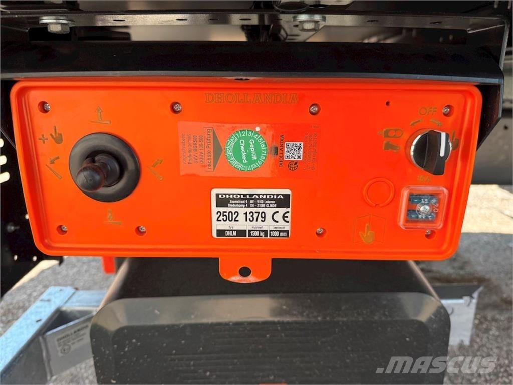 DAF XB230 m. lift شاحنات ذات هيكل صندوقي