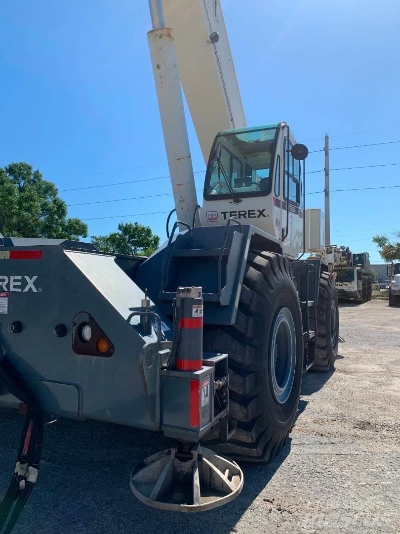 Terex  رافعات الطرق الوعرة