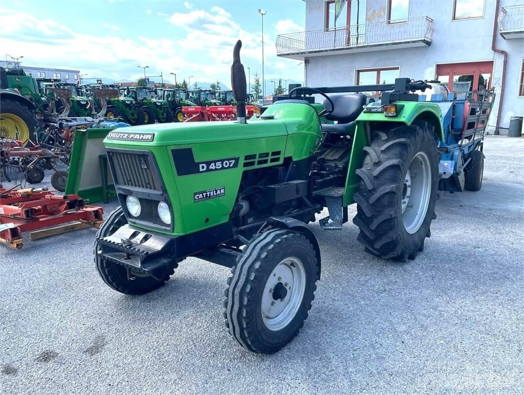 Deutz-Fahr D 45 07 الجرارات