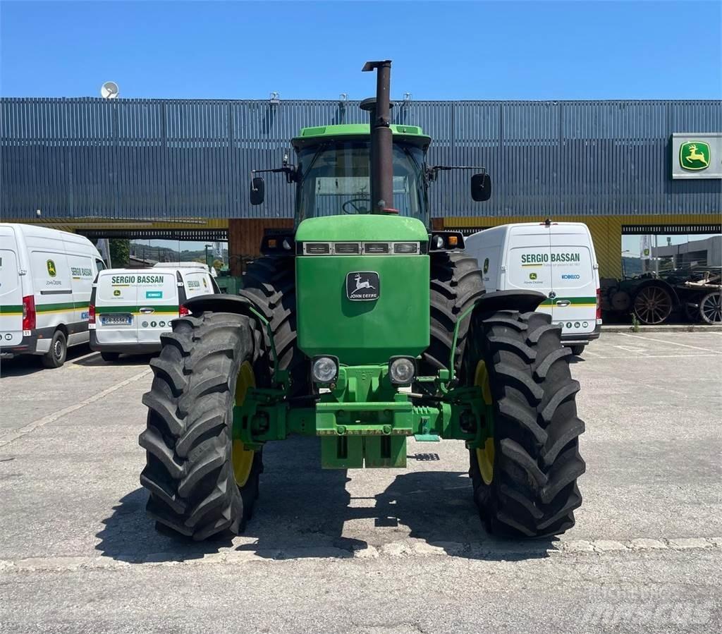 John Deere 4955 الجرارات