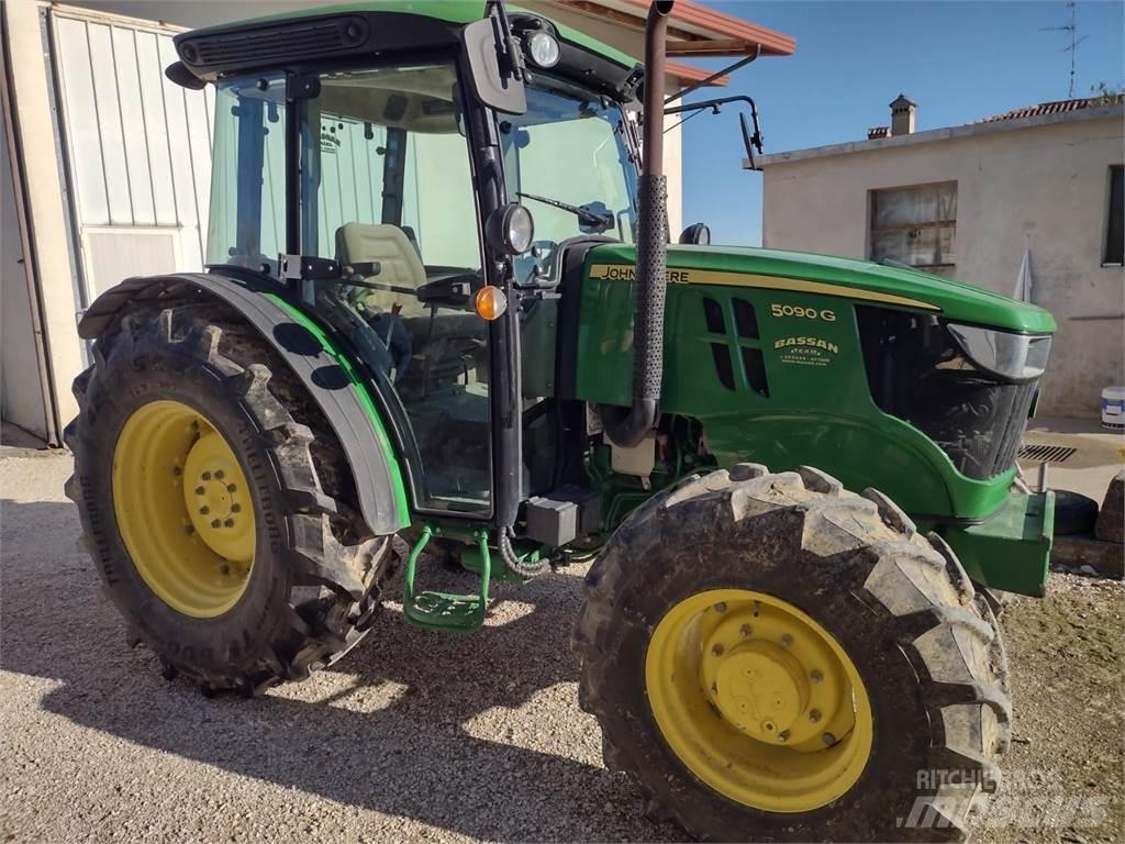 John Deere 5090 G الجرارات