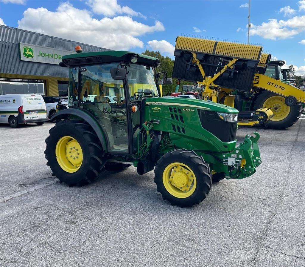 John Deere 5090 GF الجرارات