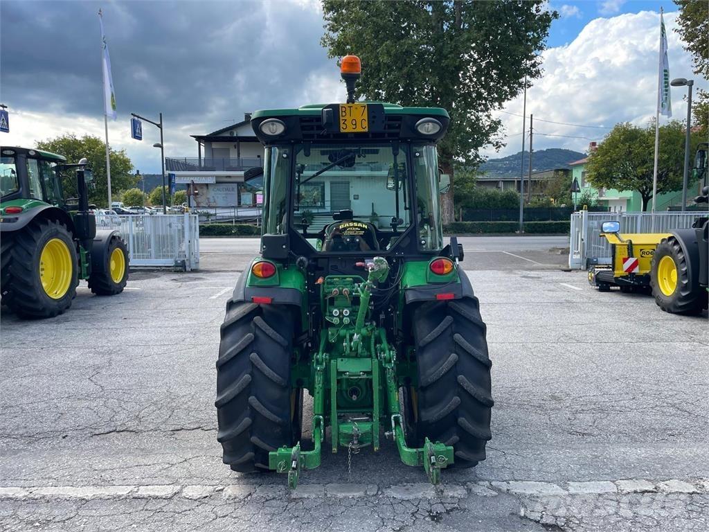 John Deere 5090 GF الجرارات
