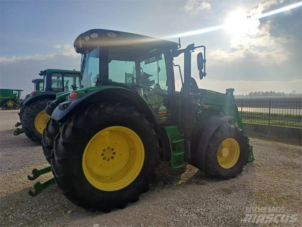 John Deere 6110 R الجرارات