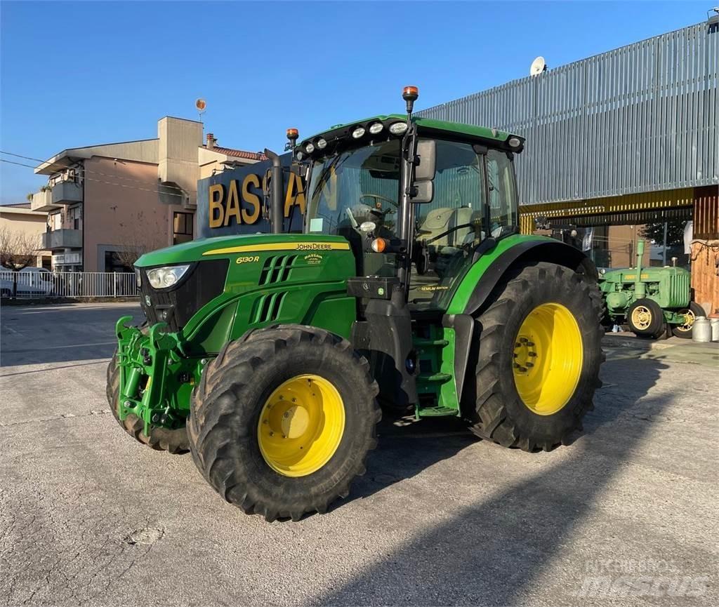 John Deere 6130 R الجرارات