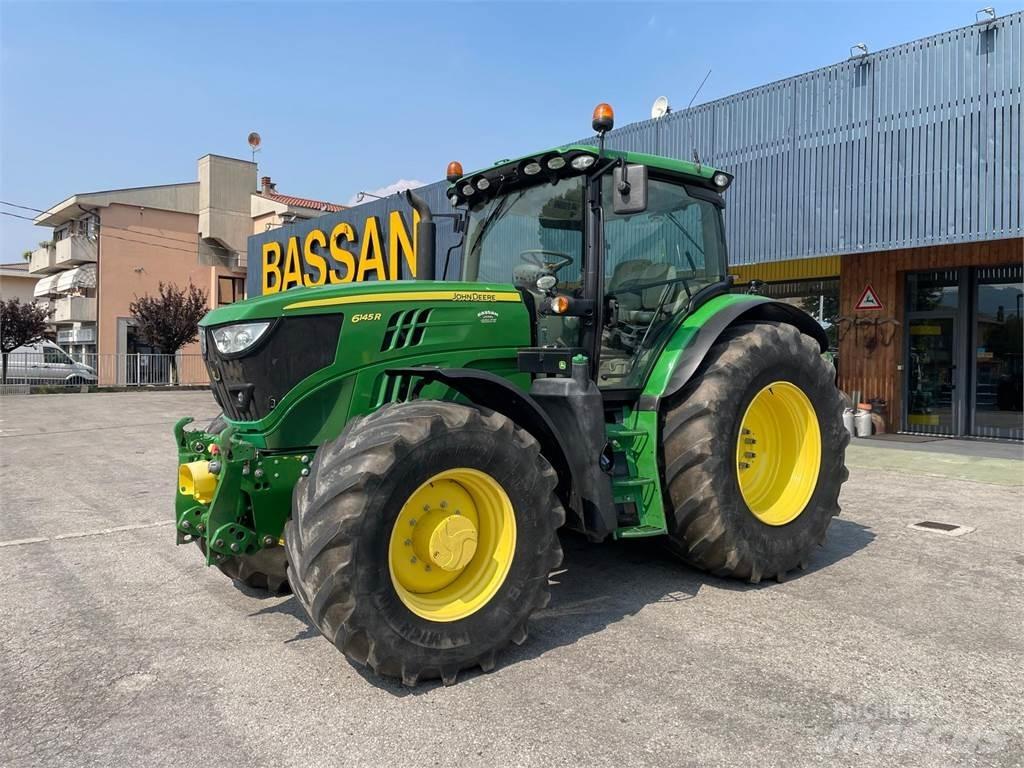 John Deere 6145 R الجرارات