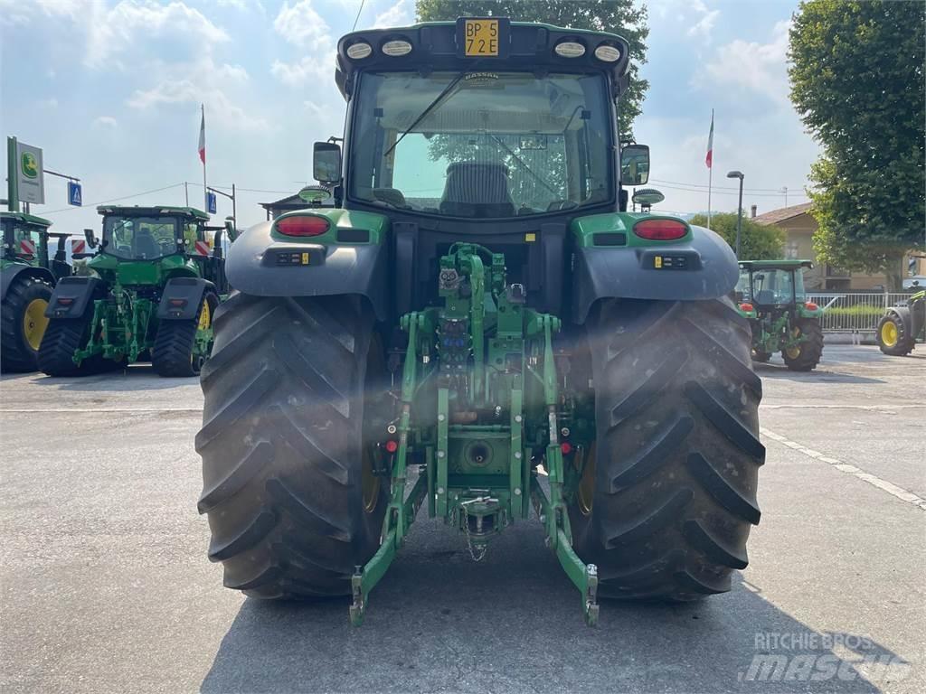 John Deere 6145 R الجرارات