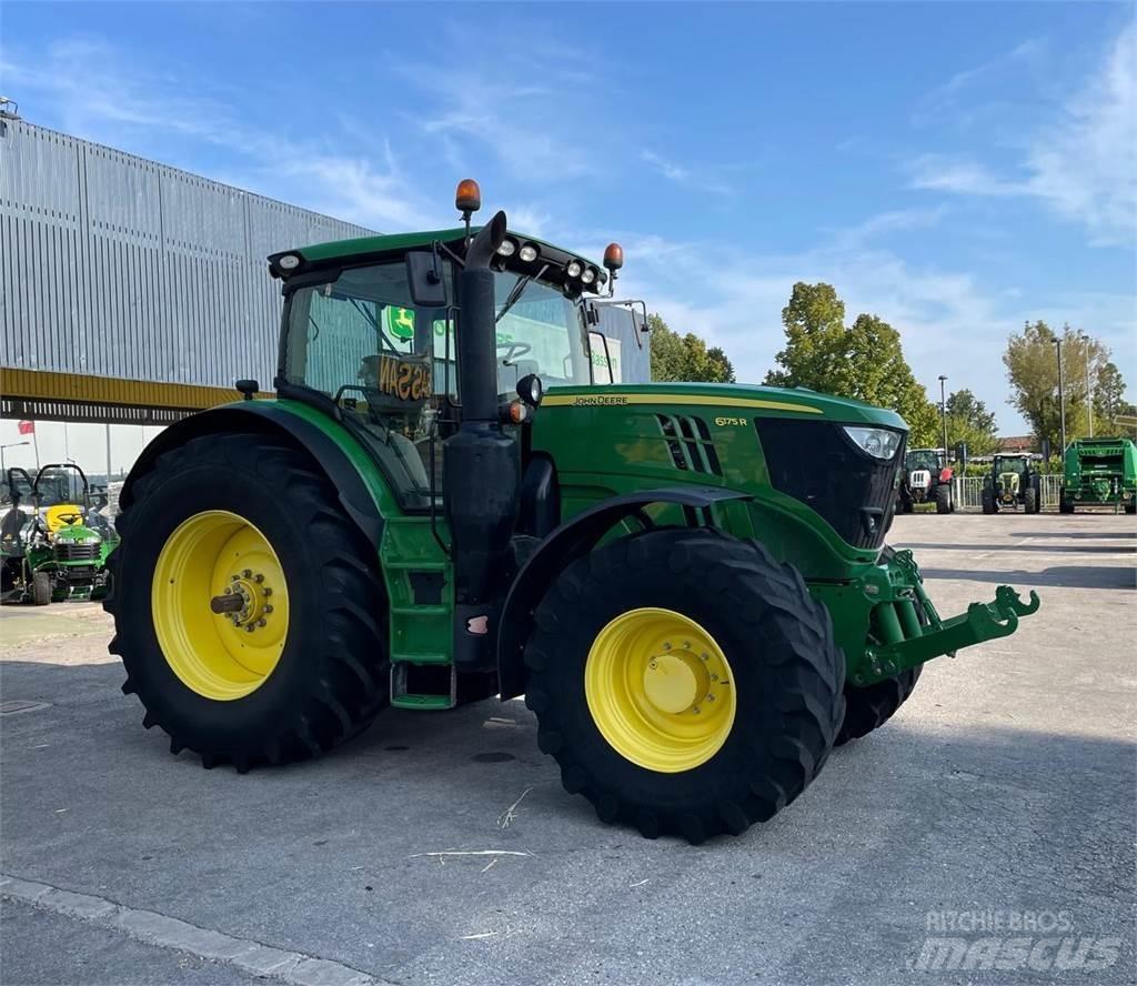 John Deere 6175 R الجرارات