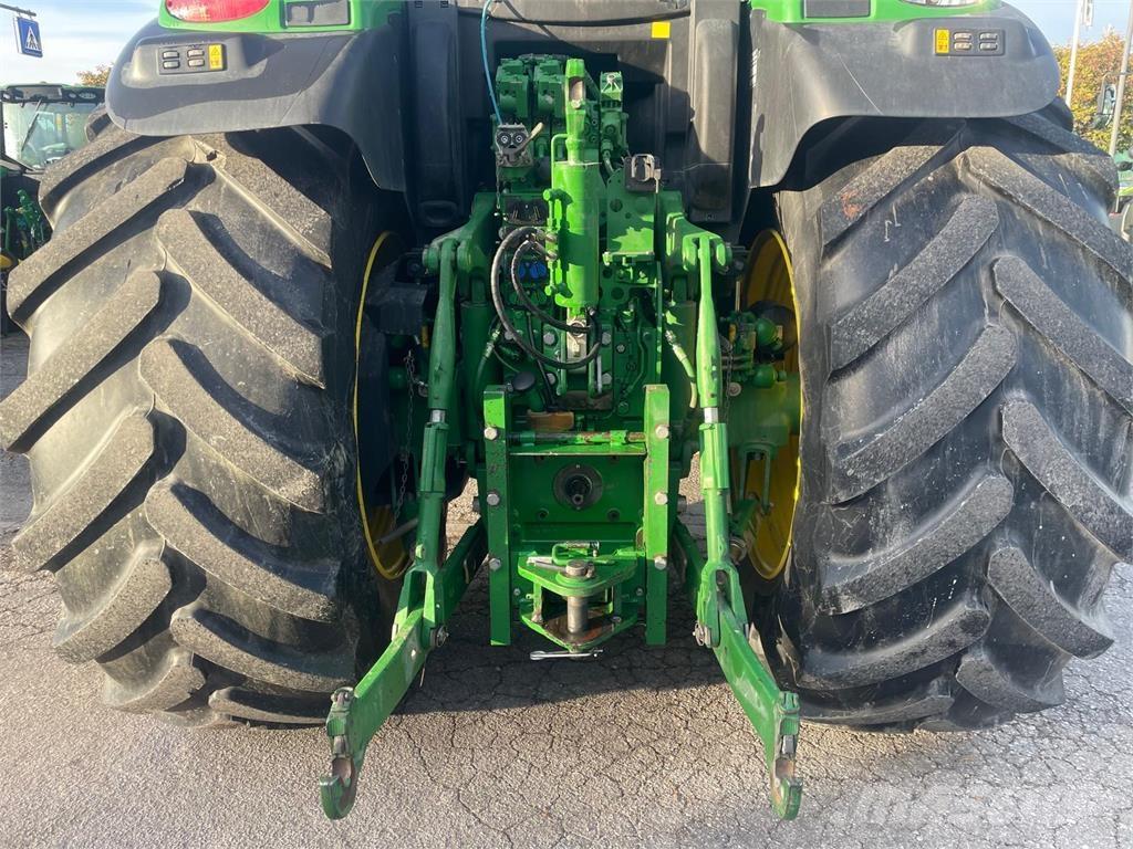 John Deere 6175 R الجرارات