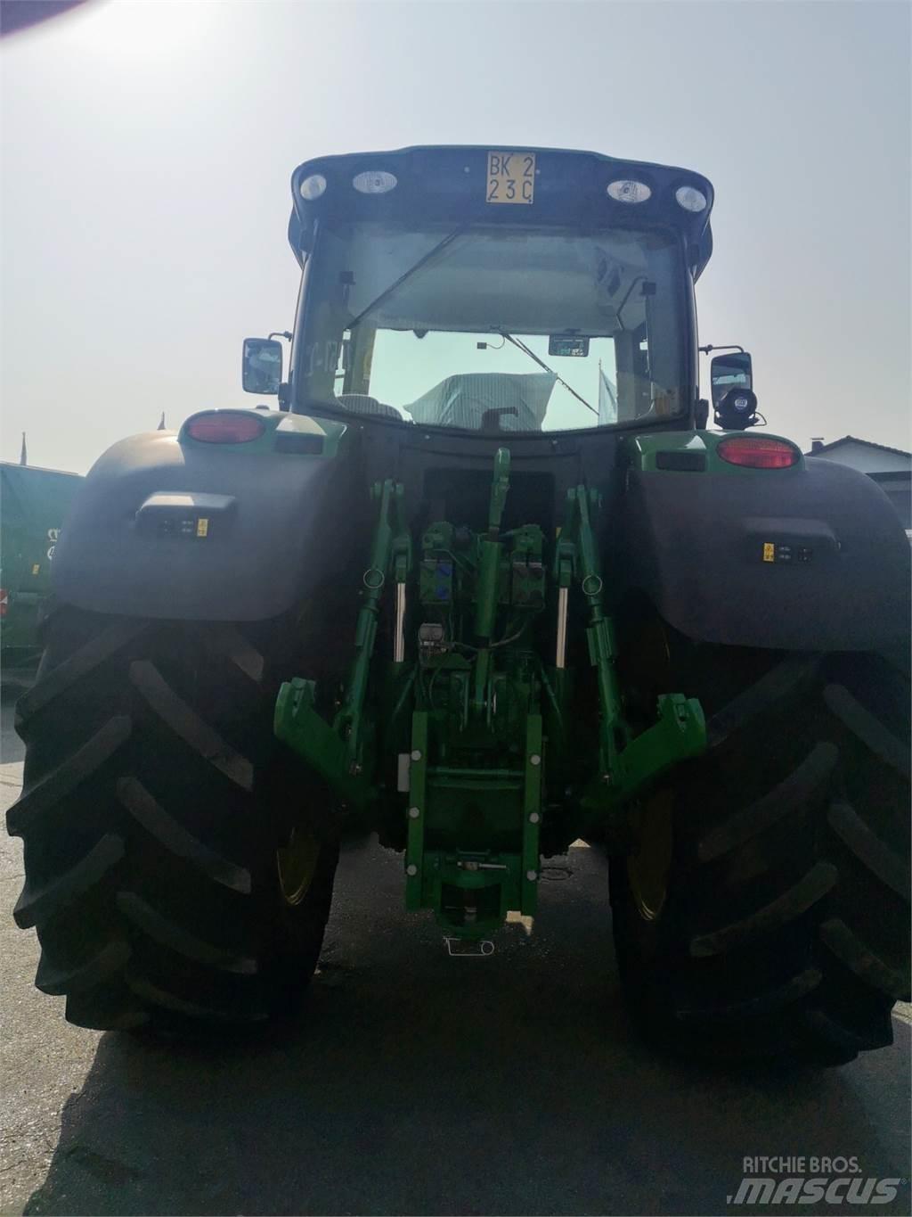 John Deere 6190 R الجرارات