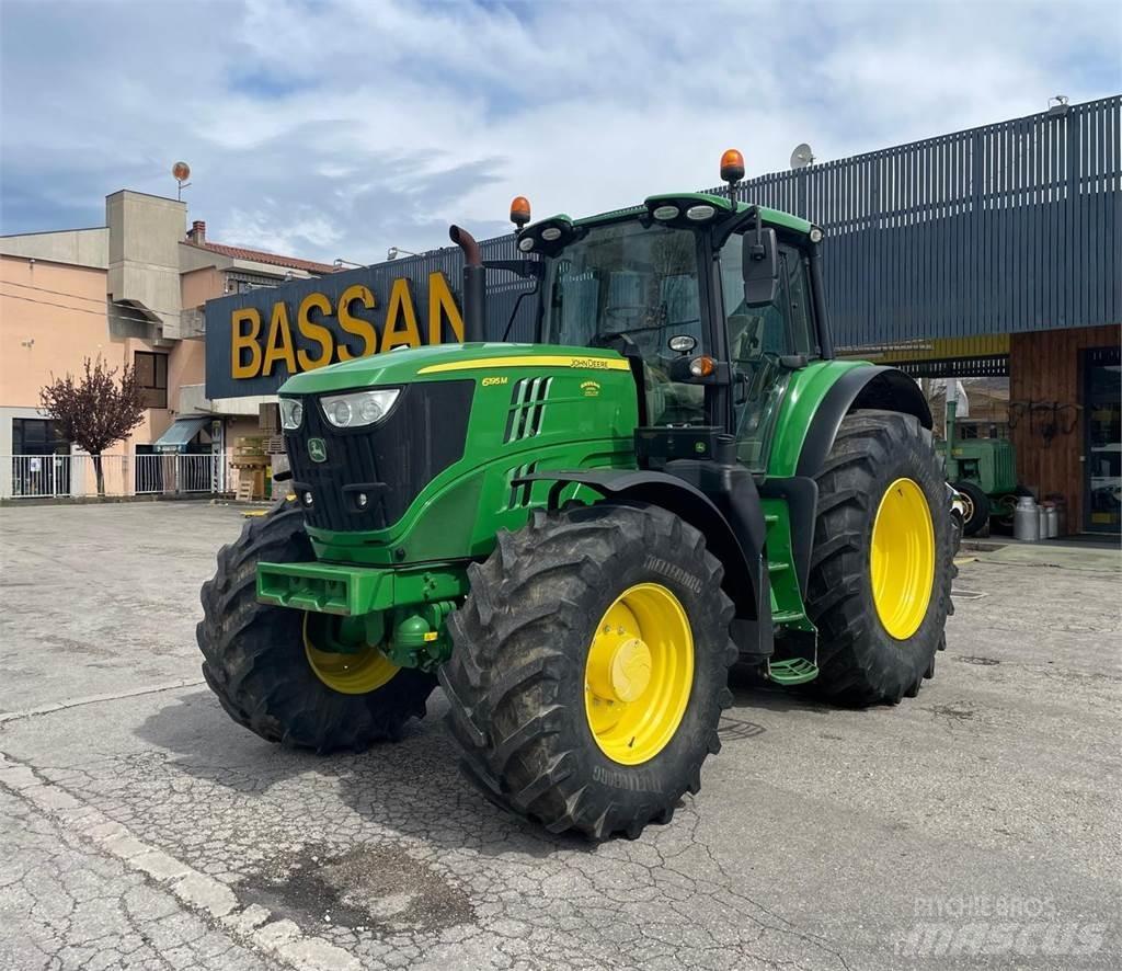 John Deere 6195 M الجرارات