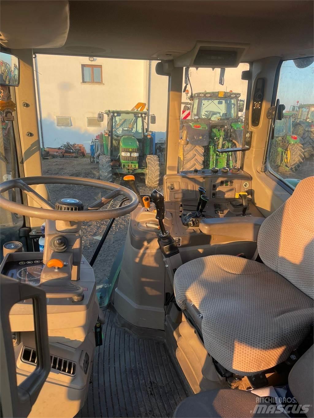 John Deere 6195 M الجرارات