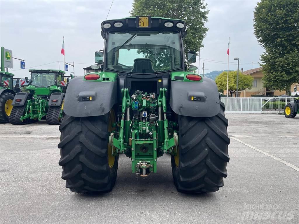 John Deere 6210 R الجرارات