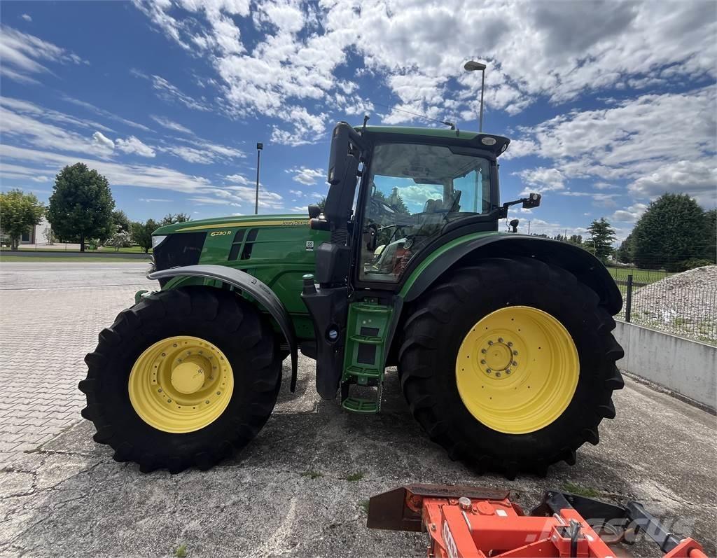 John Deere 6230 R الجرارات