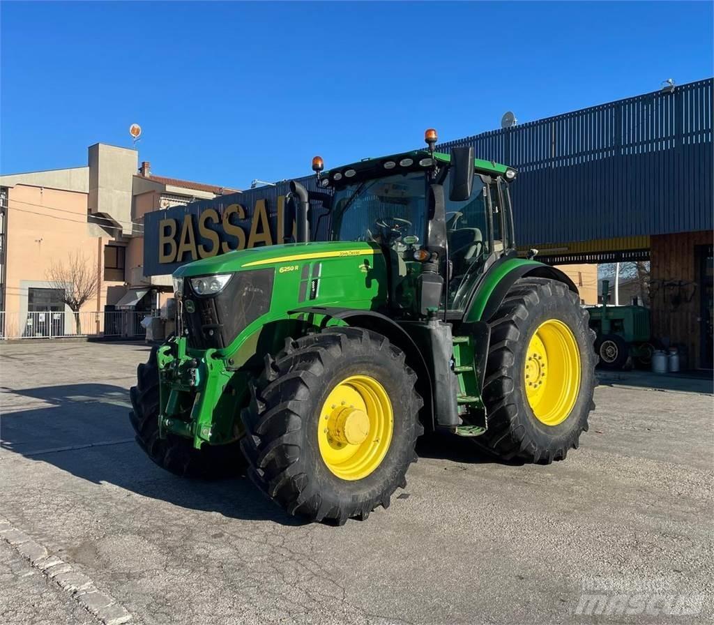 John Deere 6250 R الجرارات