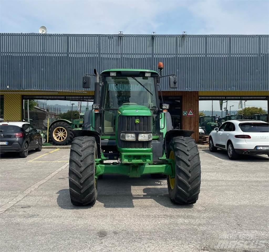 John Deere 6520 SE الجرارات