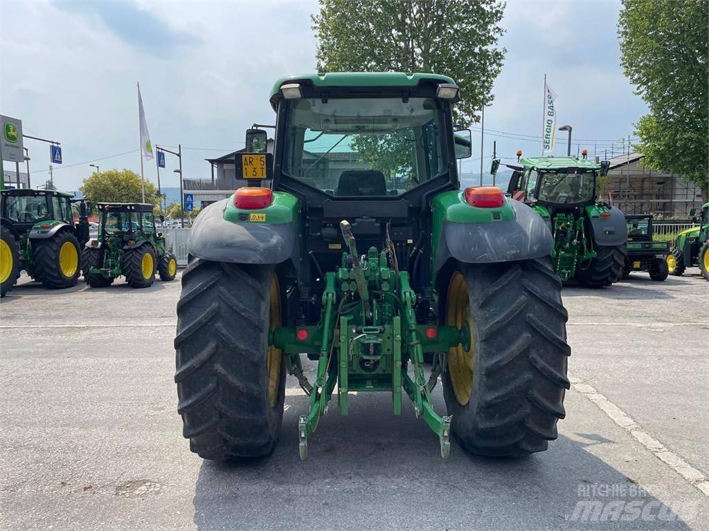 John Deere 6520 SE الجرارات
