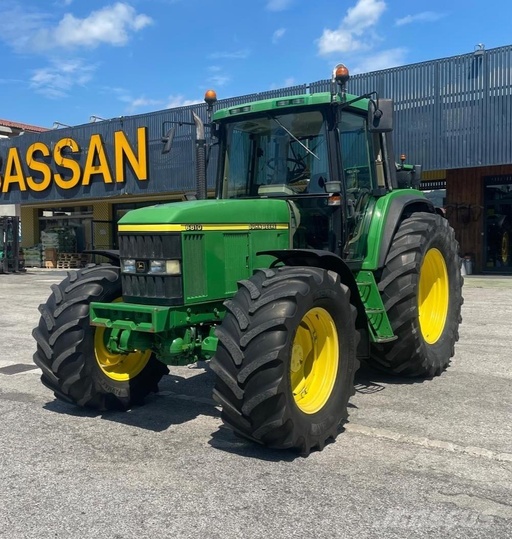 John Deere 6810 الجرارات