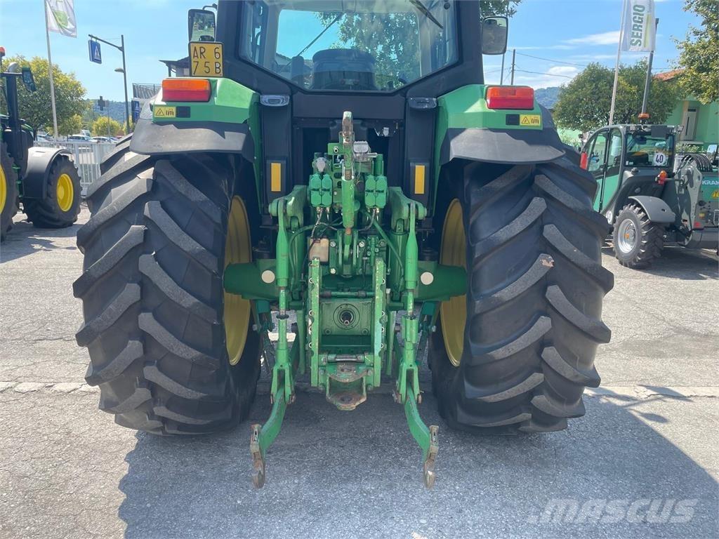John Deere 6810 الجرارات