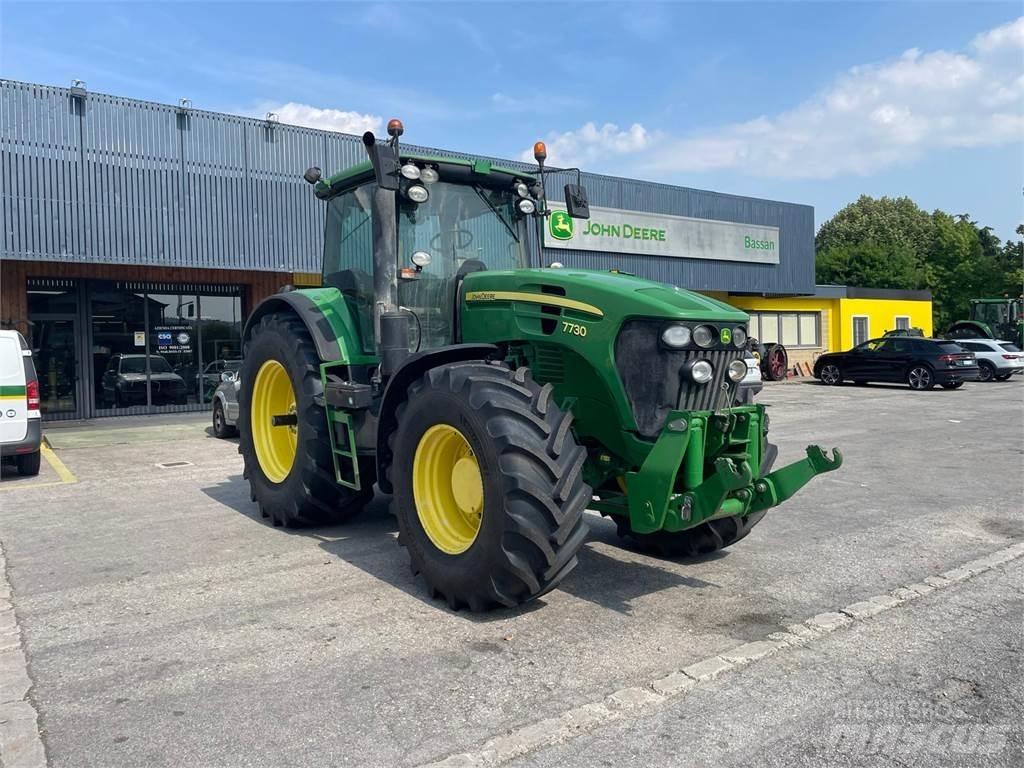 John Deere 7730 الجرارات