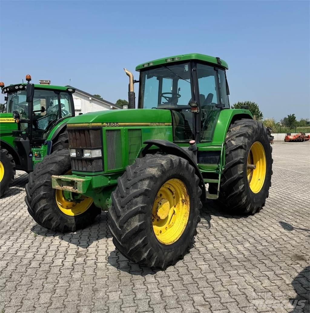 John Deere 7800 الجرارات