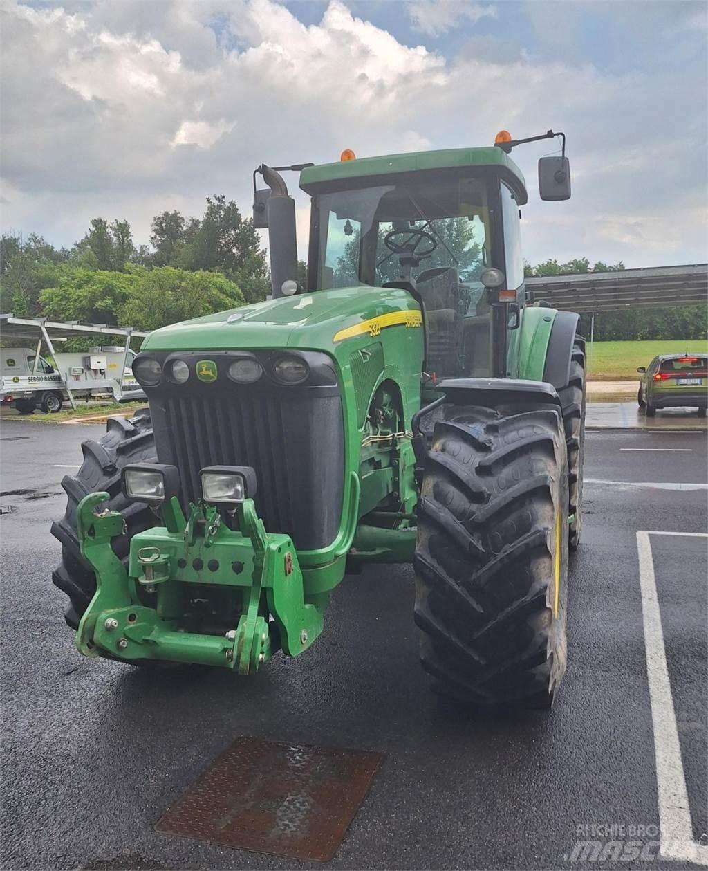 John Deere 8320 الجرارات