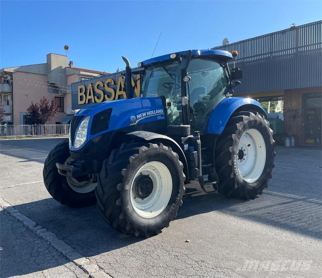 New Holland T7 210 الجرارات